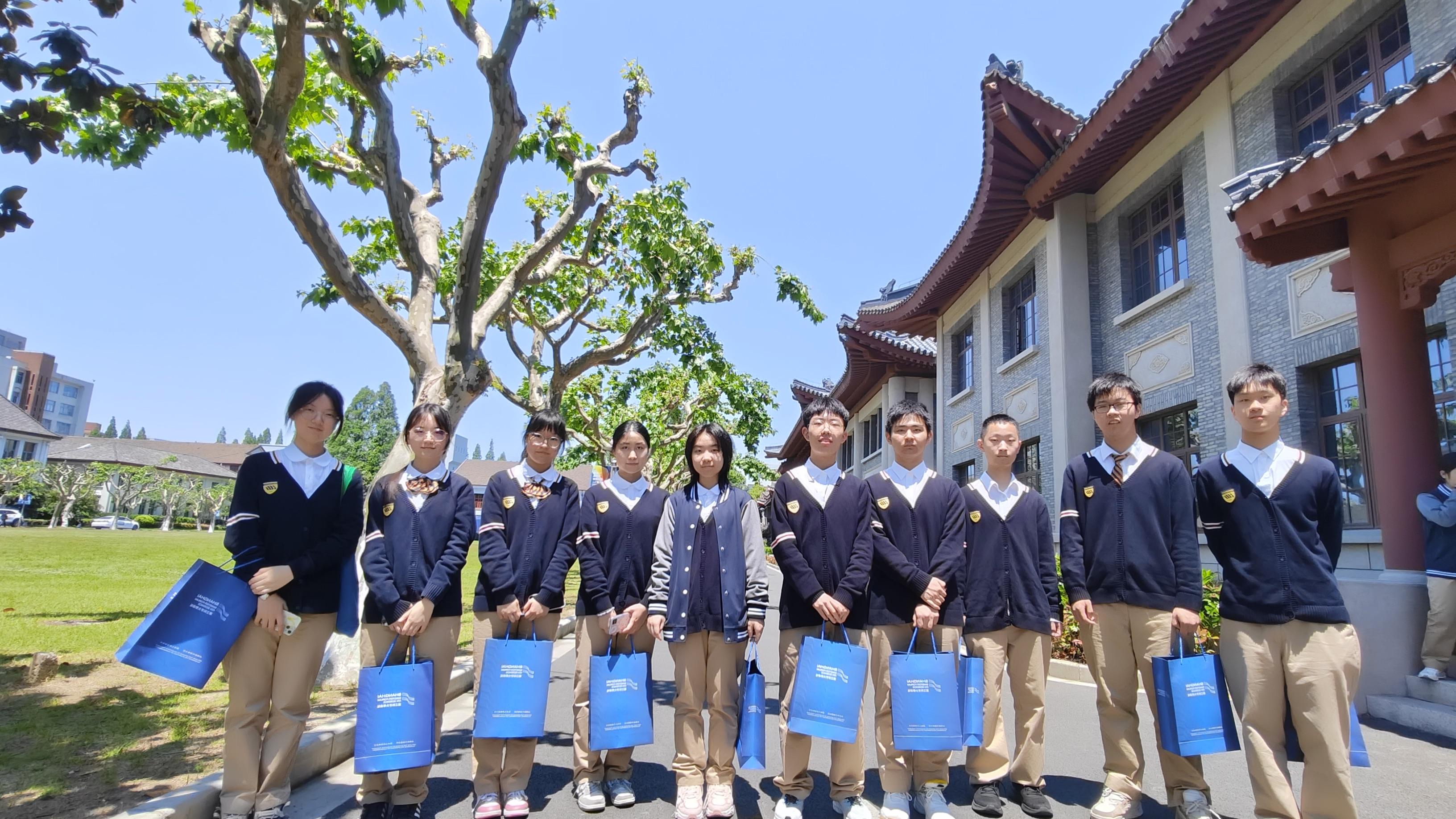 见微知著，造“小”的艺术 ——我校学子与诺奖得主共...